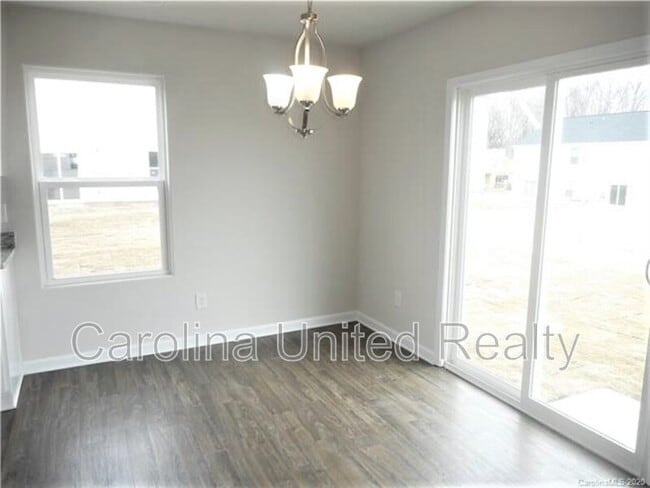 Building Photo - 2219 Latimer Ln