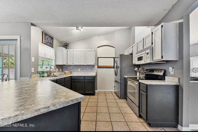 Building Photo - 2169 Saint Martins Dr W