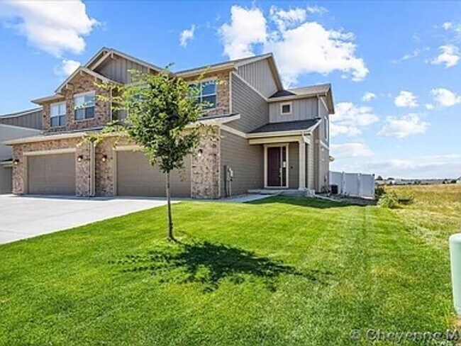 Building Photo - 3 BEDROOM, 2.5 BATHROOM SADDLE RIDGE HOME ...