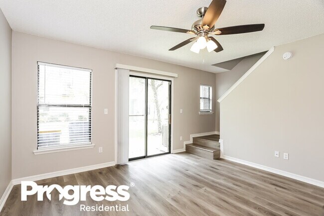 Building Photo - 10621 Academy Park Dr