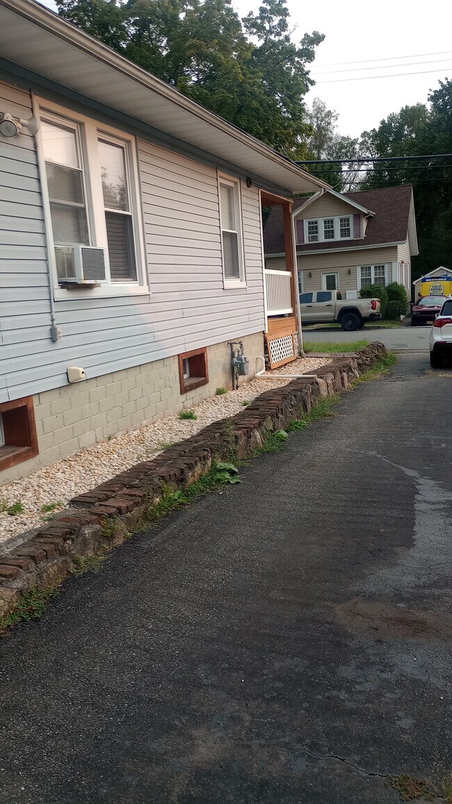 Foto del edificio - 12 Hillside Ave
