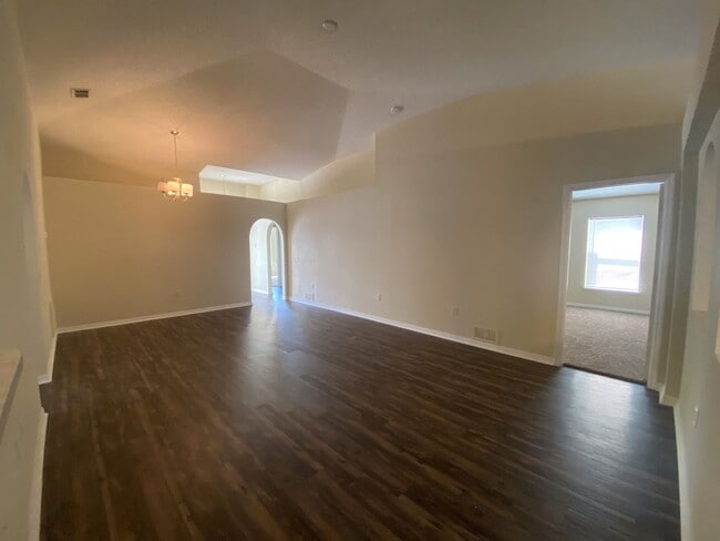 Building Photo - 7327 High Bluff Rd N