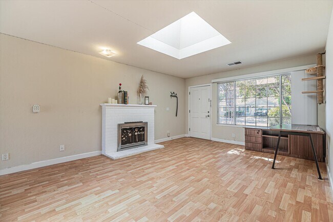 Foto del edificio - 755 Enright Ave
