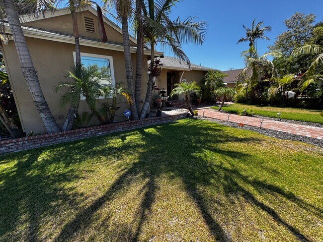 Foto del edificio - Three Bedroom Pool Home for Rent in Downey!