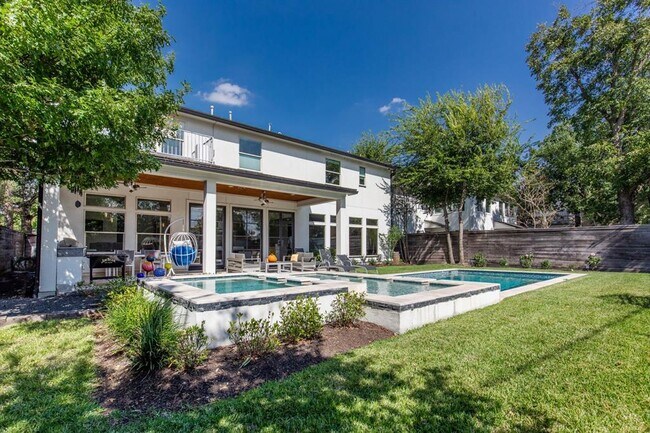 Building Photo - 4617 Pin Oak Ln