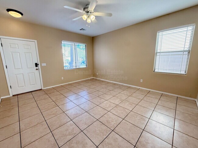 Building Photo - 4539 E Ivanhoe St