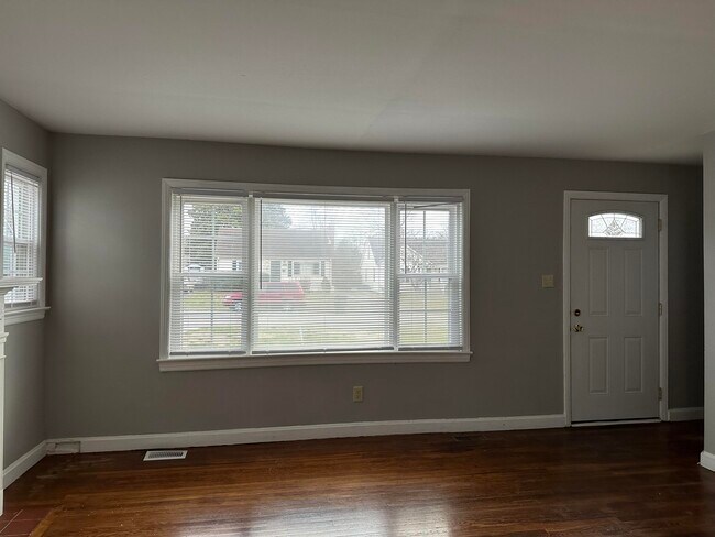 Foto del edificio - 635 Longview Dr