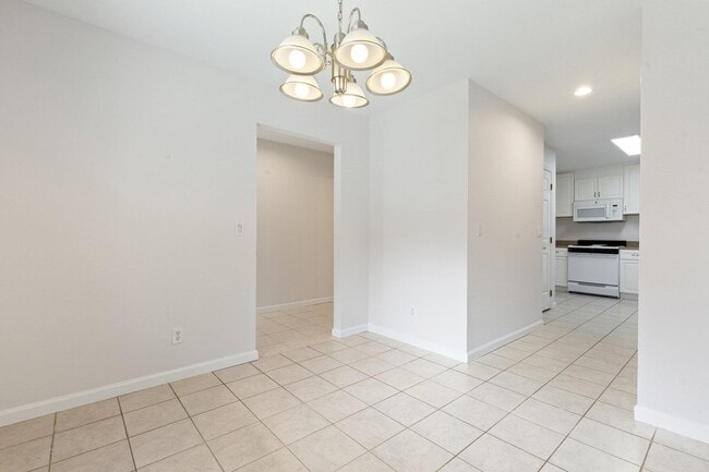 Building Photo - 2 Larissa Ln