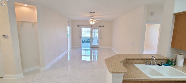 Foto del edificio - 830 Airport Rd