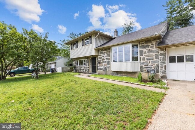 Building Photo - 215 Dolores Dr