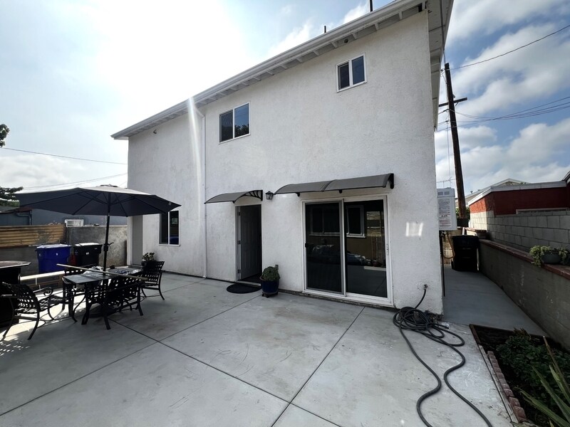 Primary Photo - 9350 S Inglewood Ave