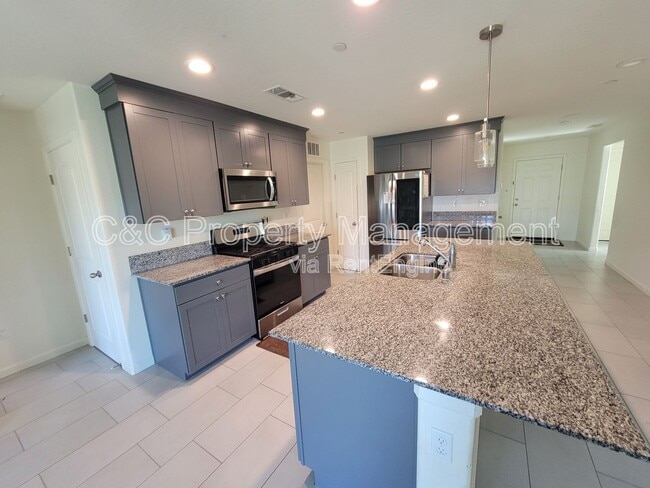 Foto del edificio - 1366 W Butterfield Ln