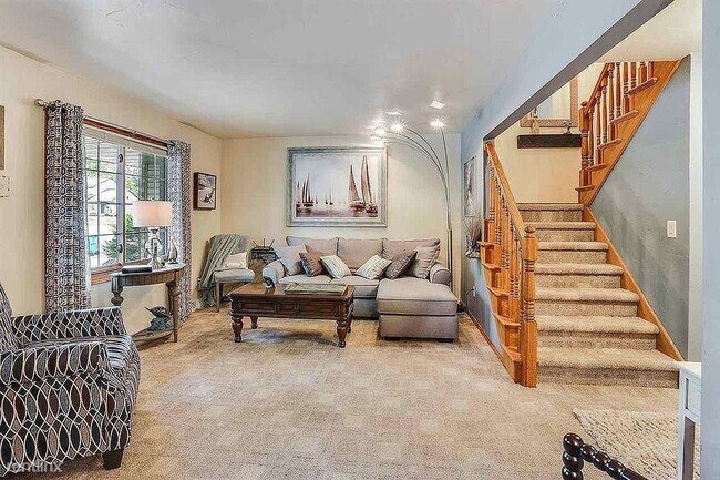Building Photo - 3 br, 1.5 bath House - 613 Saint Martin Ct