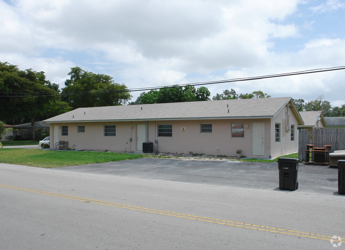 Building Photo - 1840-1850 SW 24th St