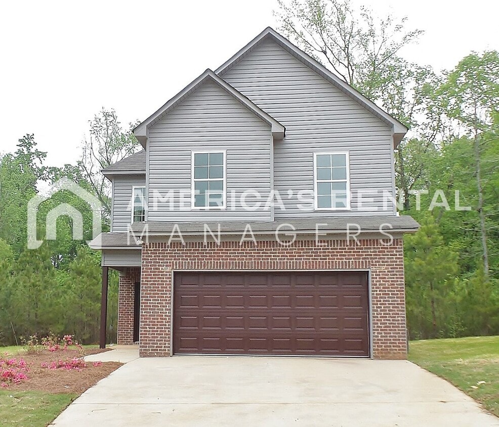 Home with Private Back Yard Available For ... - Home with Private Back Yard Available For ...