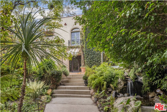 Foto del edificio - 175 W Channel Rd