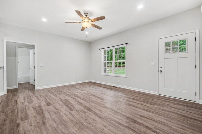 Foto del edificio - 324 N Milford Dr