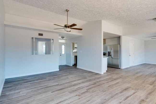 Building Photo - 1207 E Cordova Ave