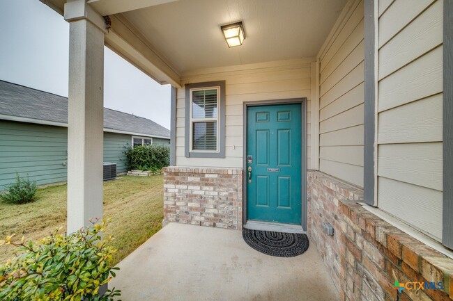 Building Photo - 2421 Ayers Dr