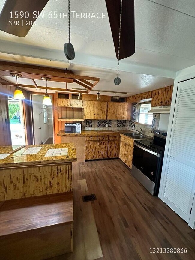 Foto del edificio - 1590 SW 65th Terrace