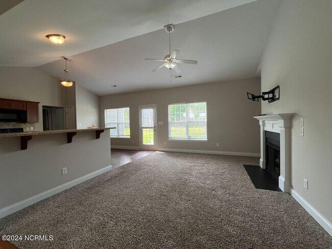 Building Photo - 267 Driftwood Ln