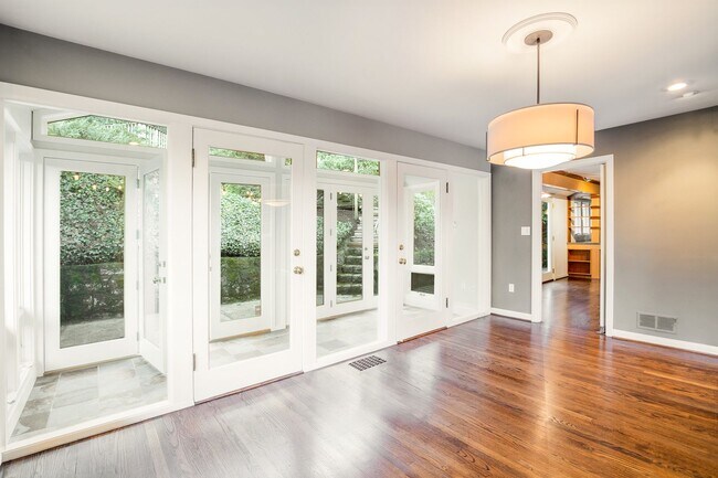 Foto del edificio - 2980 SW Montgomery Dr