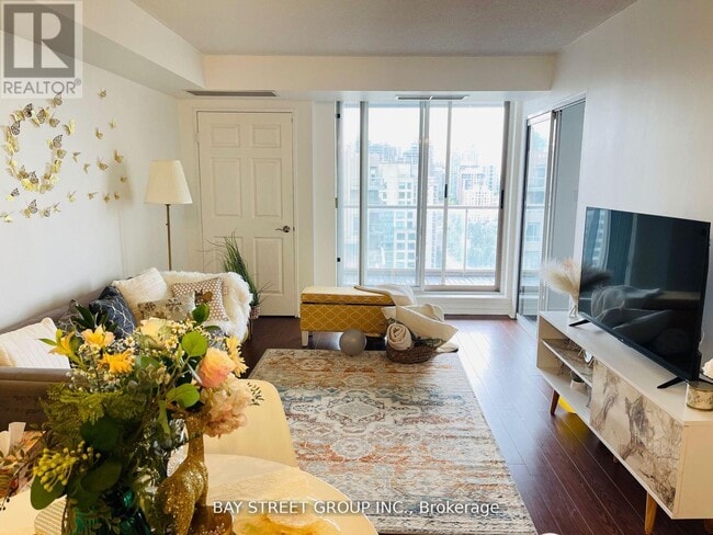 Building Photo - 35-PH235 Empress Ave