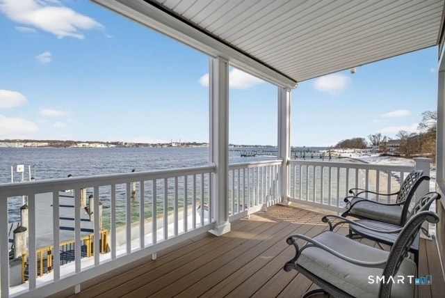 Foto del edificio - 352 Pequot Ave