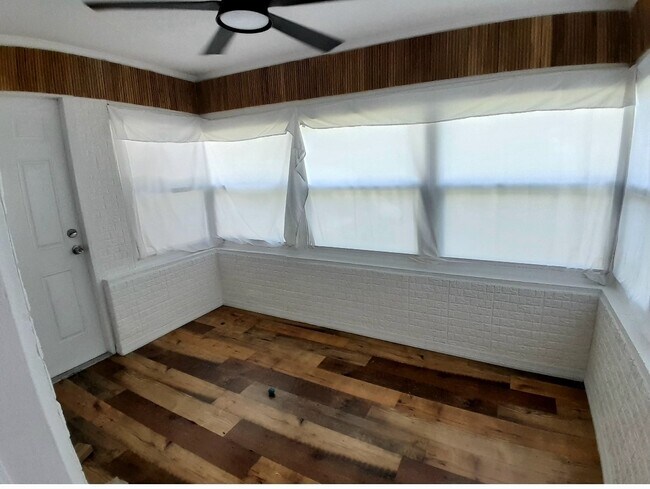 Habitación adicional en la parte delantera - 3735 Rilma Ave