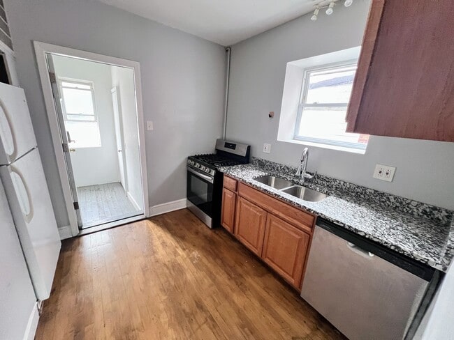Building Photo - 2817 N Clybourn Ave