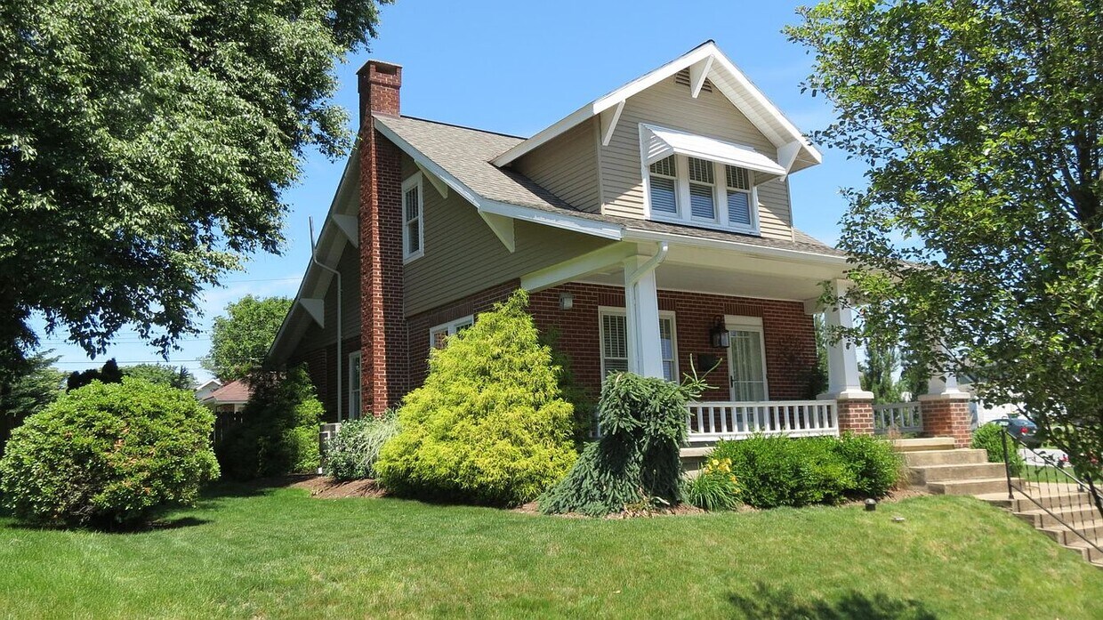 Foto principal - 1359 Harding Ave