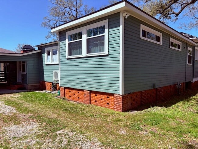 Building Photo - 516 East St