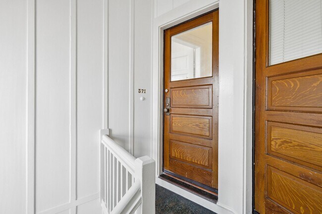 Foto del edificio - OPEN HOUSE:Tuesday(3/5)6pm-6:15pm Classic ...