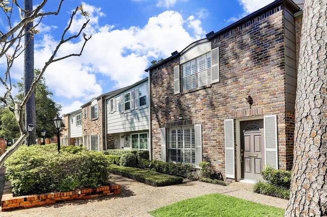 Foto del edificio - 12709 Huntingwick Dr