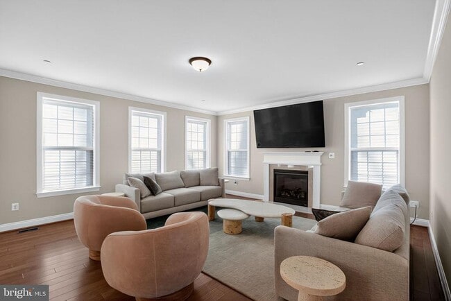 Foto del edificio - 7986 Benjamin Stoddert Ct