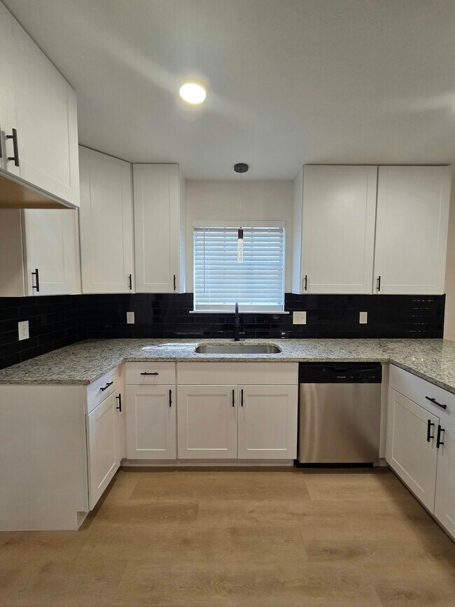 Building Photo - 6400 Buena Vista Dr