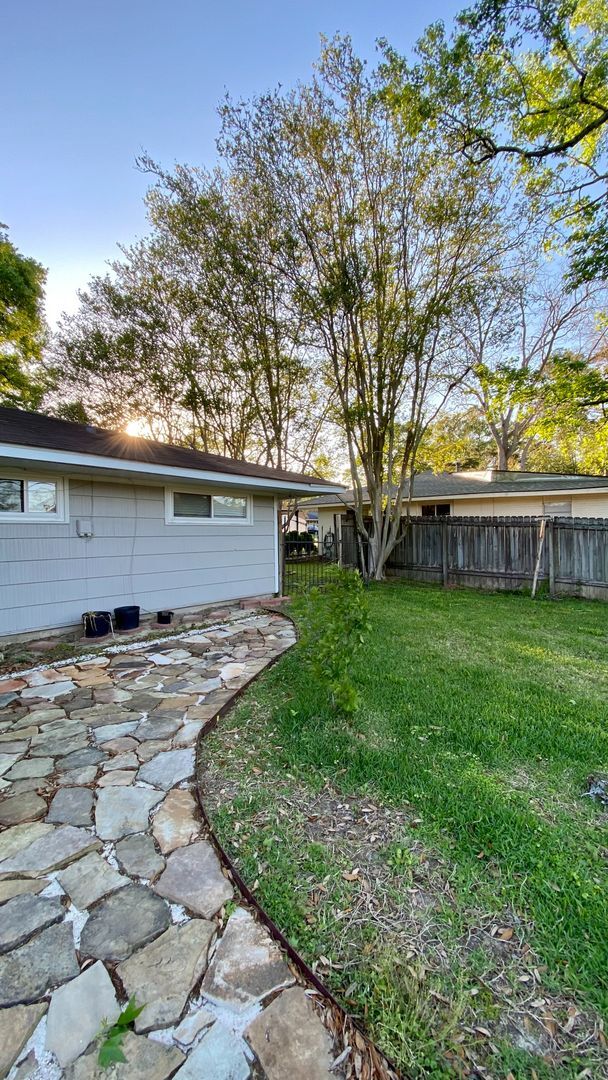 Building Photo - Beautiful Home Close to Tara in Mid City
