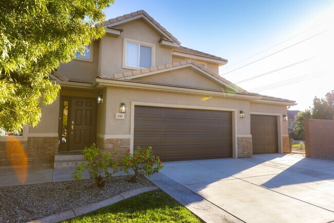 Foto del edificio - Darling home in desirable Little Valley with a PRIVATE POOL!
