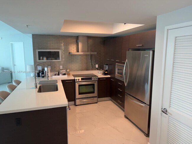Foto del edificio - 250 Sunny Isles Blvd
