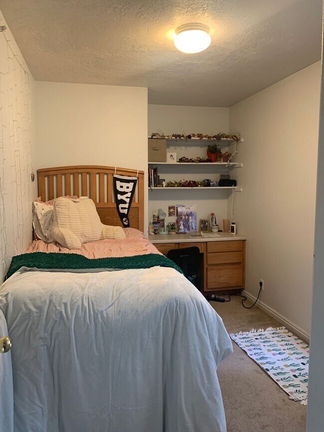Foto del edificio - PRIVATE ROOM available at University Avenue Condos
