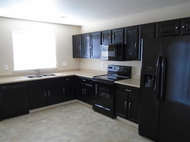 Building Photo - 1020 Quail Cir