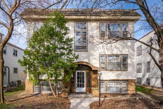Building Photo - 2790 Xerxes Ave S