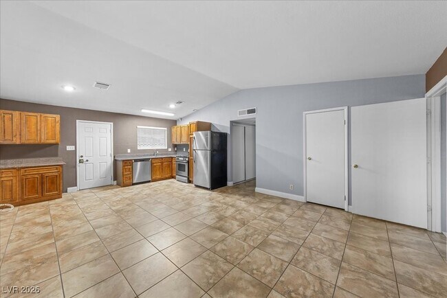 Foto del edificio - 6440 Bugbee Ave