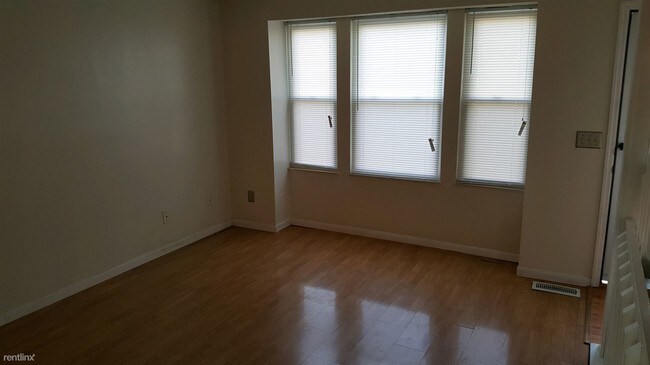 Foto del edificio - 7794 Barkwood Dr