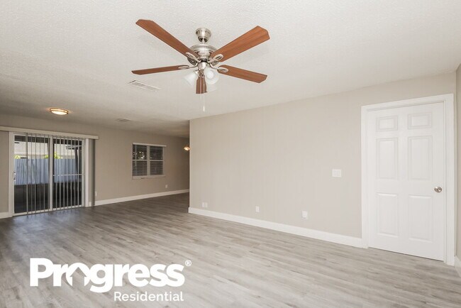 Building Photo - 2022 Valencia Cir