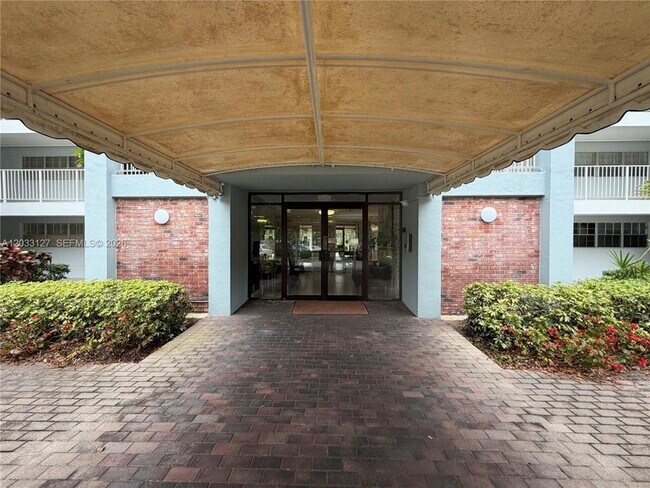Building Photo - 3100 N Course Ln