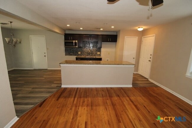 Building Photo - 802 S 15th St