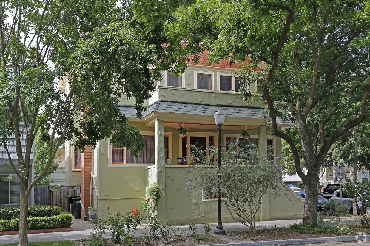 Building Photo - 2200 I St