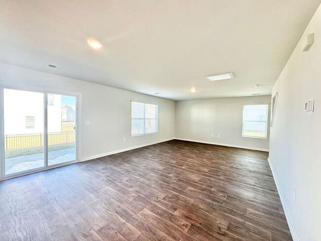 Building Photo - 502 Windsong Dr