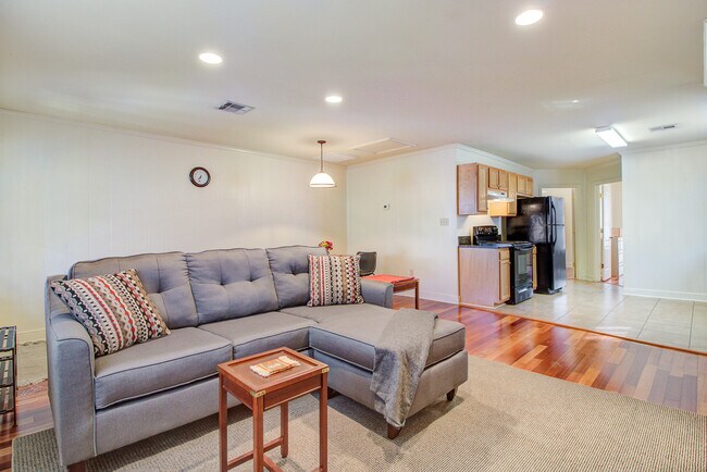 LIVING AREA - 3104 Veterans Memorial Dr